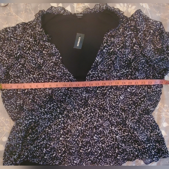 NWT Express low cut faux wrap top, very dark navy with white print size XL. - Picture 5 of 6
